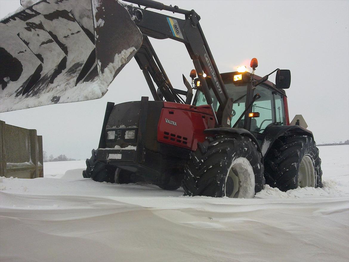 Valtra 8350 Hitech - Vinter 2010. Masser af sne. billede 11