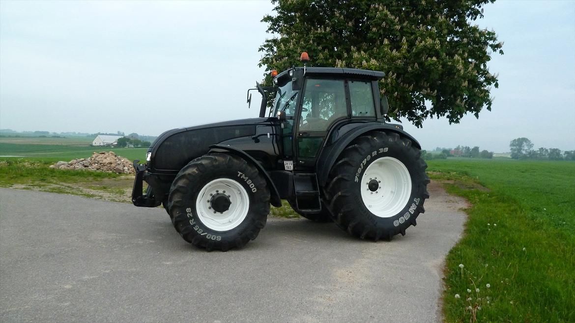 Valtra T150 - Færdige resultat efter den blev malet i 2010. billede 1