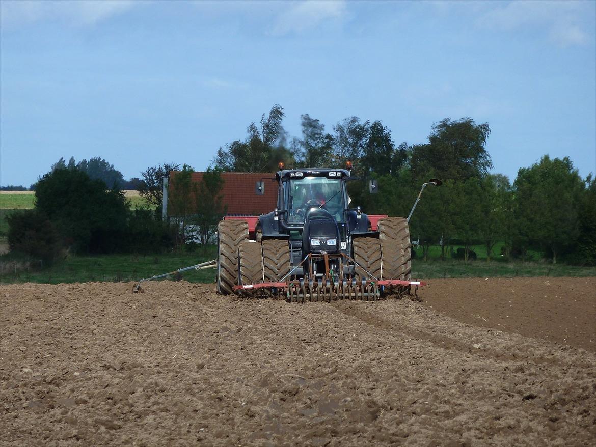 Valtra T150 - Såning af hvede 2010. billede 12