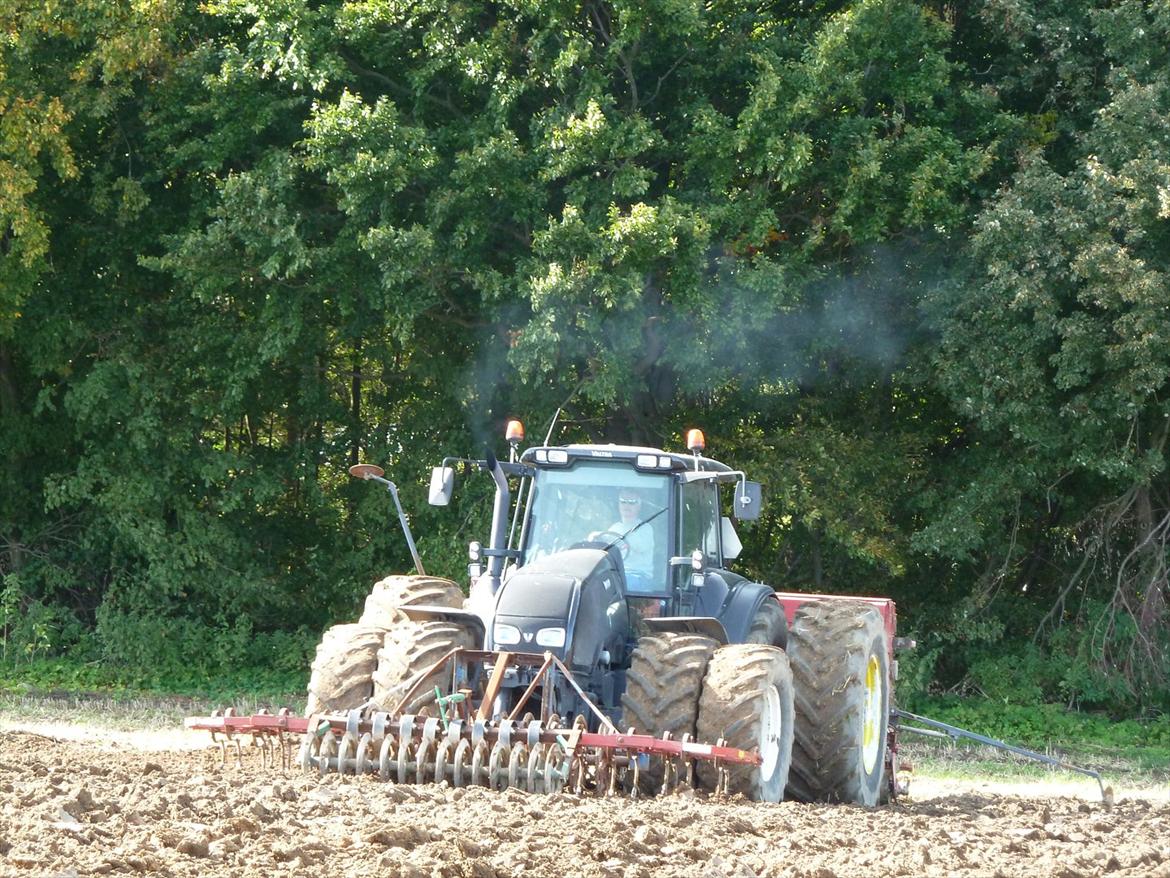 Valtra T150 - Røg kan den også smide lidt af. billede 14