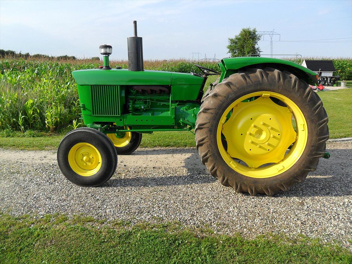 John Deere 2120 billede 1