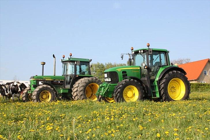 John Deere 7530  - Taget i ko folden foran gården billede 18