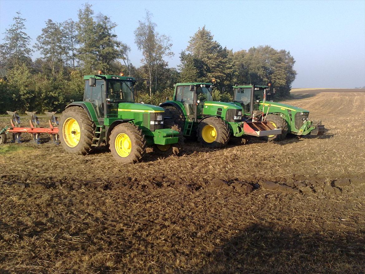 John Deere 8530 - Vores 8530 og 7530 med henholdsvis plov og tromle og en lejet 7710 med plov billede 6