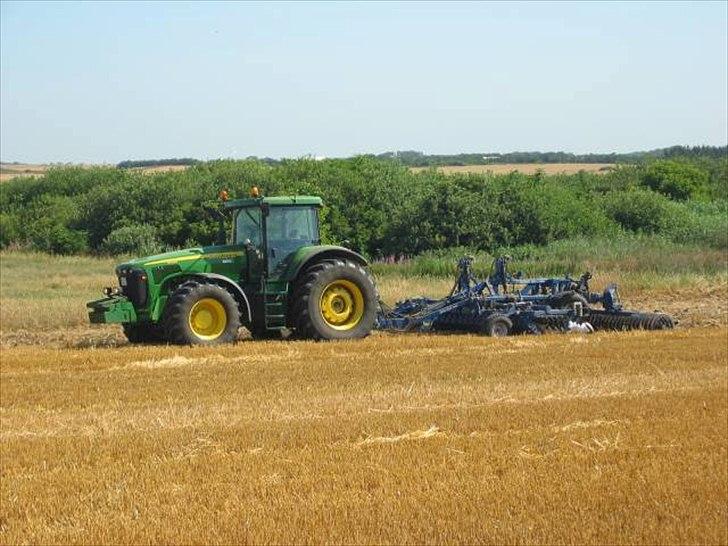 John Deere 8320 "Frigearmaskinen 1.0" - Med den gamle Dalbo tallerkenharve billede 7