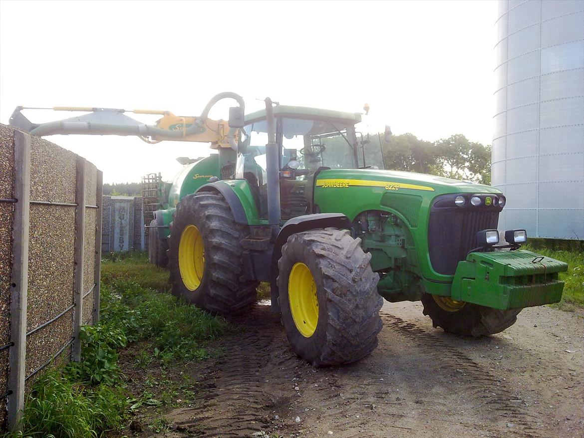 John Deere 8220 - Billeder af traktorer - Uploaded af Jesper w G