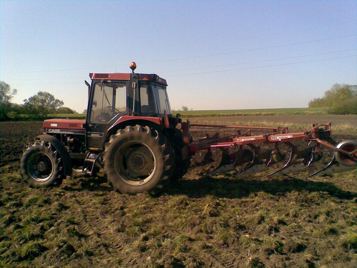 Case IH 685 xl - fra tiden før vi fik vende plov billede 1