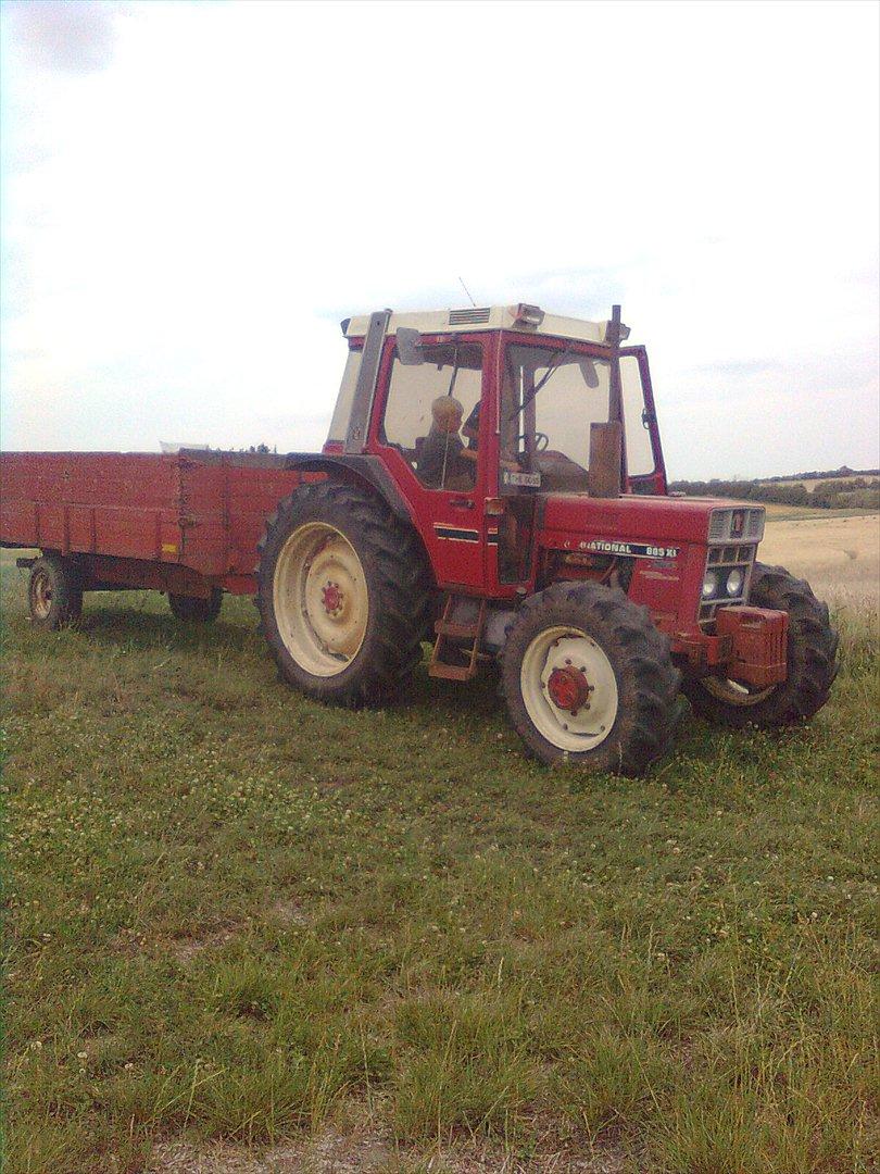 International Harvester 885 XL - IH'en med kornvognen billede 2