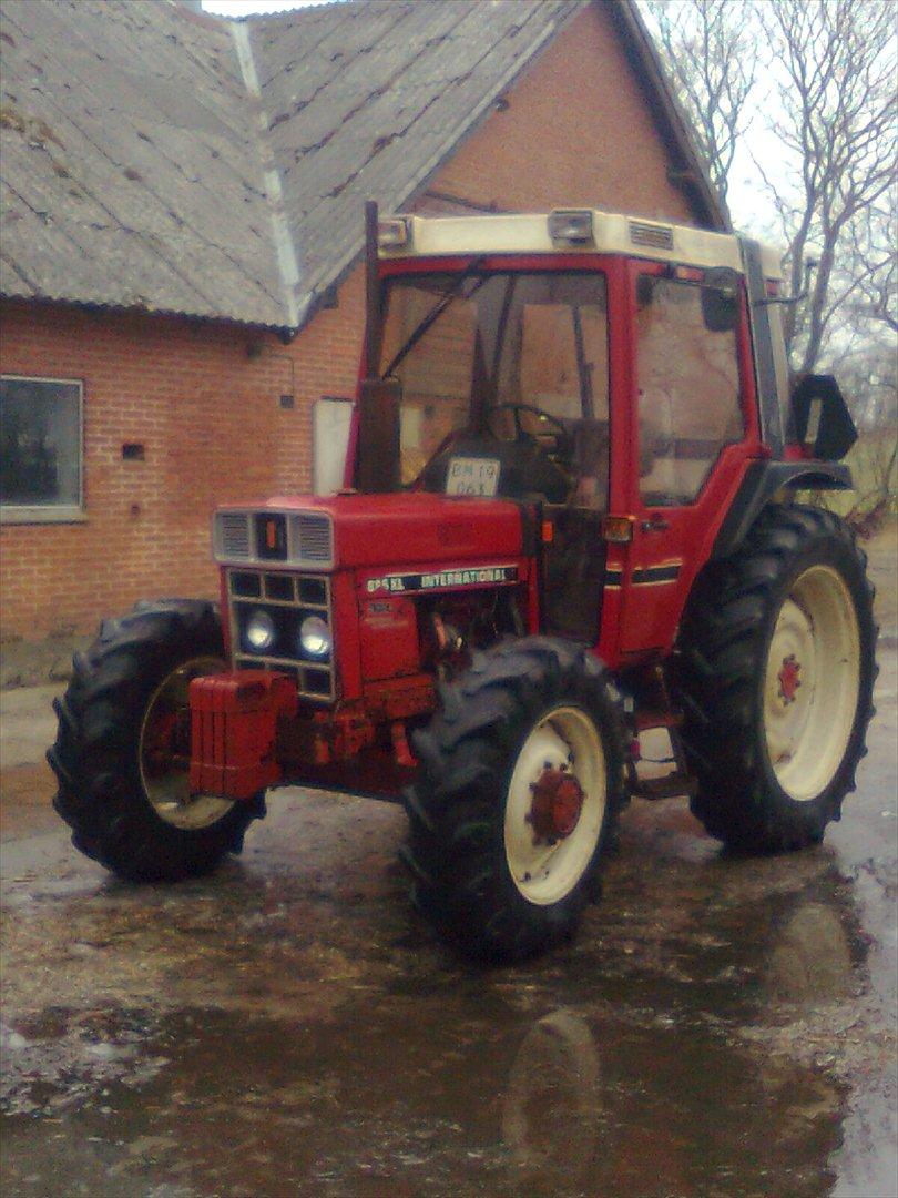 International Harvester 885 XL - De kloge hoveder siger at salt ikke er godt, så den skulle da lige vaskes! billede 3