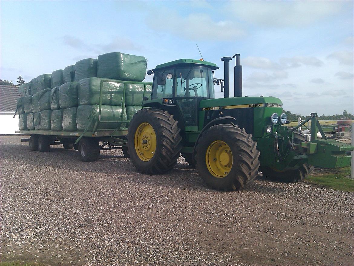 John Deere 4455 - fuld læs wrap, skulle køres til frederikshavn. billede 9