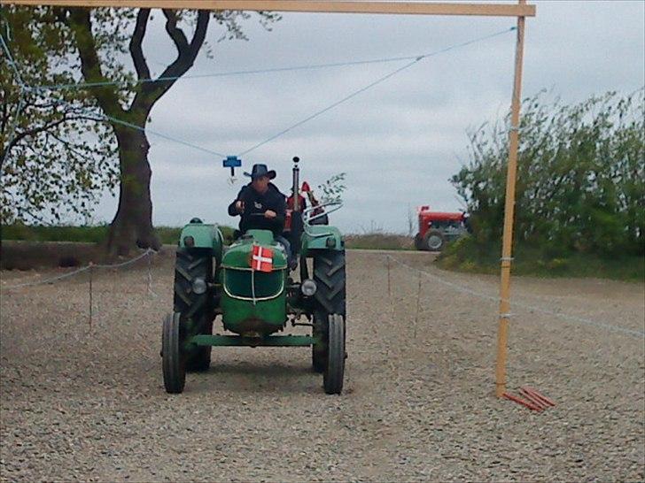 Deutz-Fahr D4005 - Ringeridning med D40 billede 1