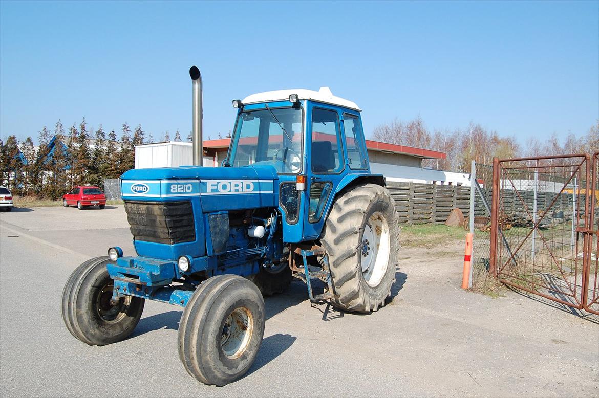 Ford 8210 billede 1