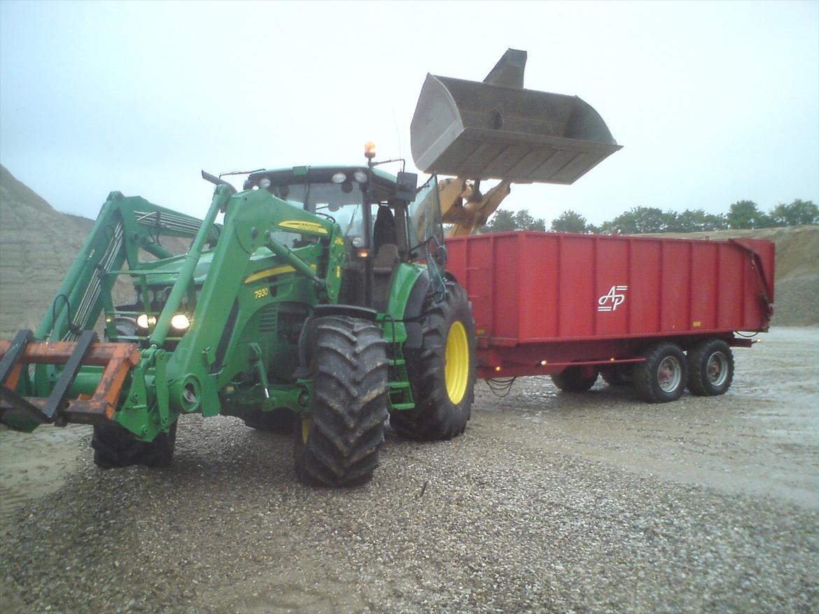 John Deere 7930 - Ude og hente støbemix  billede 9