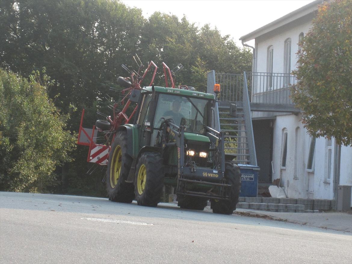 John Deere 6410 - Den bette!:)
Lige inden jeg skulle ud og trille.. billede 1