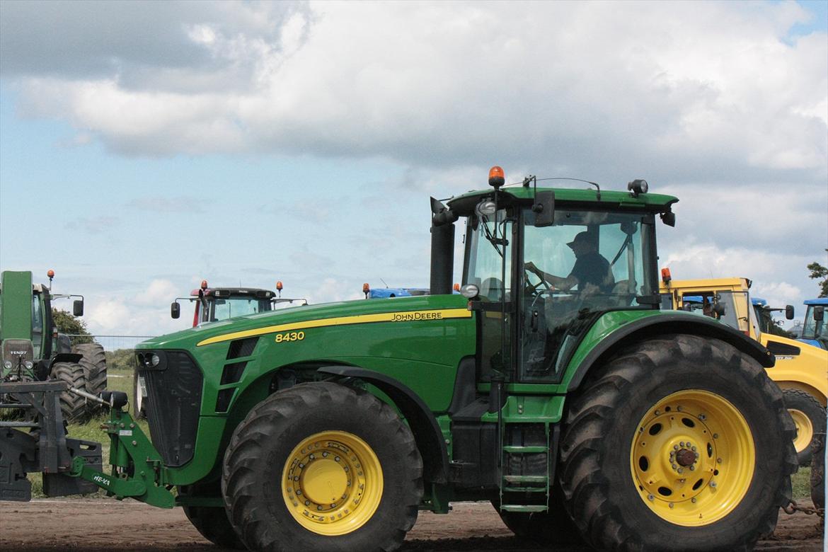 John Deere 8430 billede 2