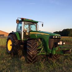 John Deere 8220