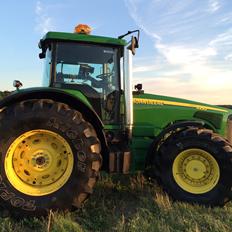 John Deere 8220