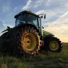 John Deere 8220