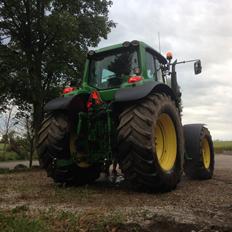 John Deere 6920