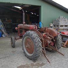 Farmall FU235