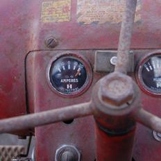 Farmall FU235
