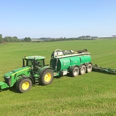 John Deere 8335R