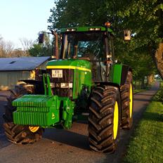 John Deere 7710