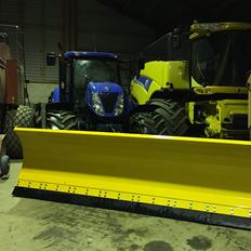 New Holland T7040