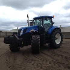 New Holland T7040