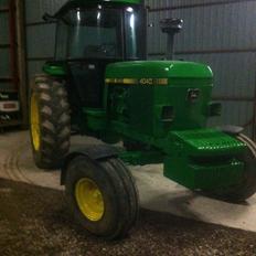 John Deere 4040