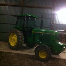 John Deere 4040