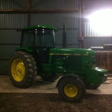 John Deere 4040
