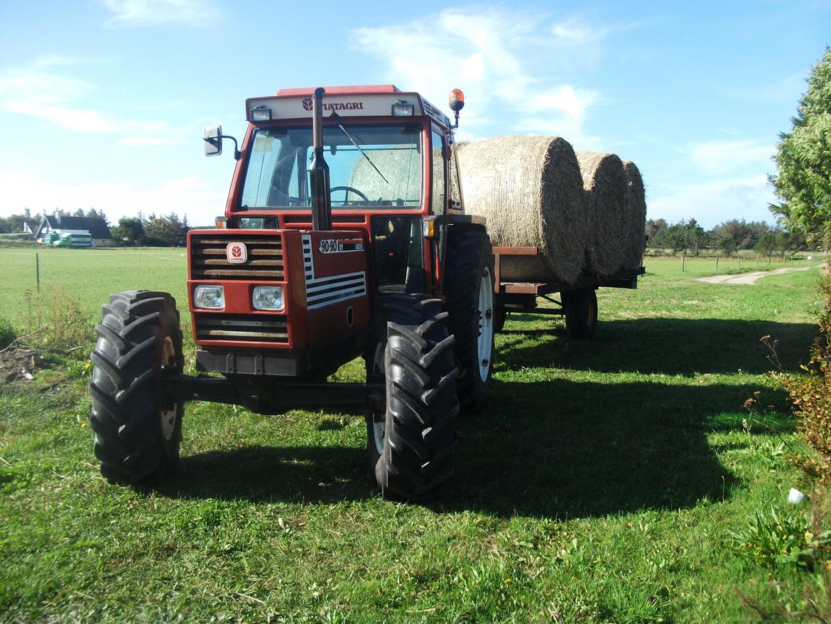 Fiat 90-90 DT - Køre halm ! bruger ca 70 rundballer om året billede 23