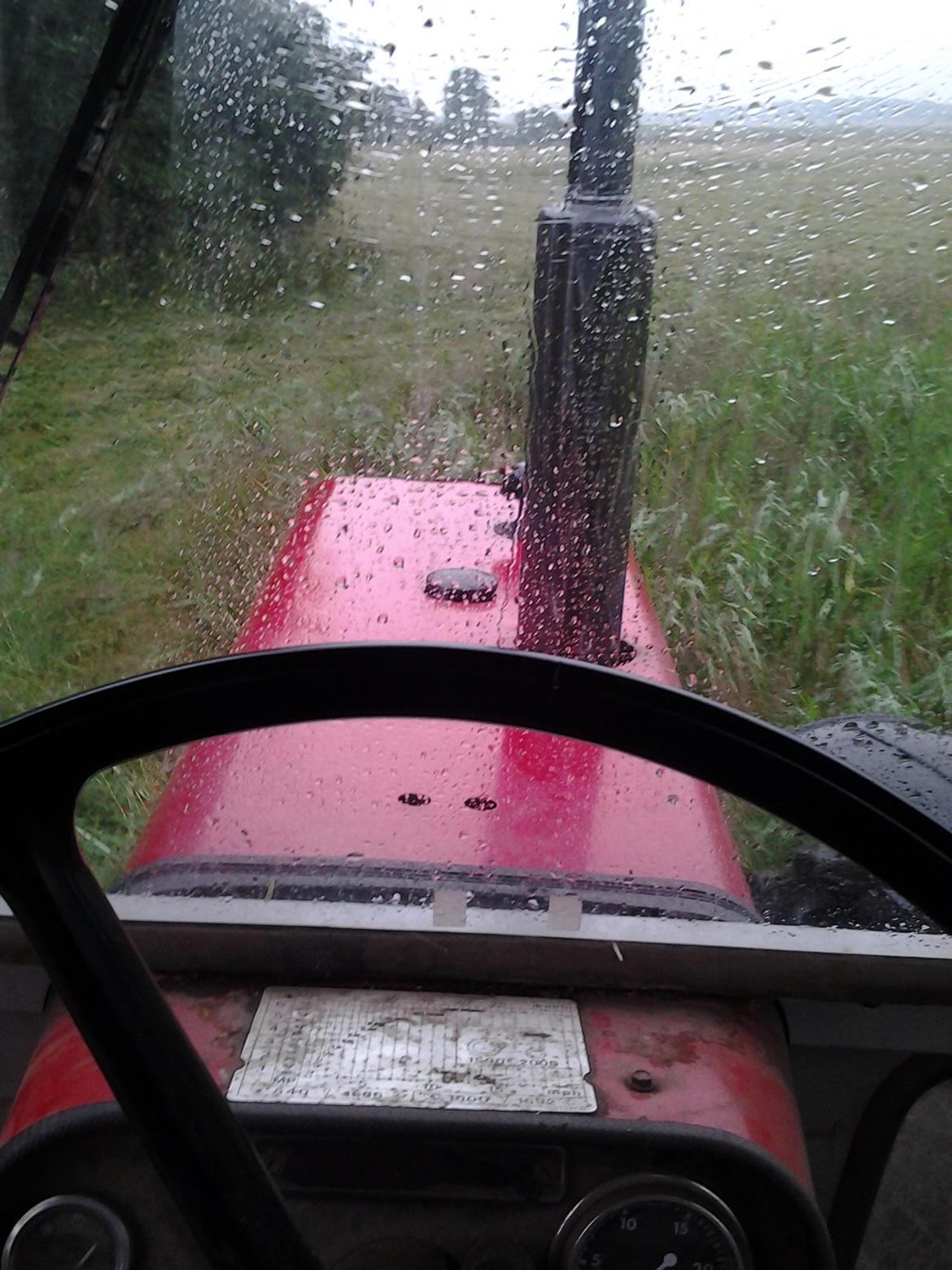 Massey Ferguson 575 - Sommer 2014. Skårlægning, Længe leve 4-hjulstræk ;) billede 17