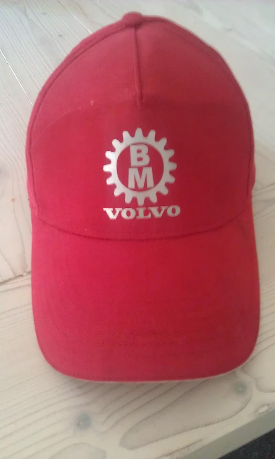 Volvo BM 2654 - Fik denne hat af Kent fra djursland... Mødte ham til sønder hygum night power pull. De kørte selv volvo, jeg så de havde kasketten på, og vi faldt hurtig i snak.. Fulde som vi var!!  billede 37