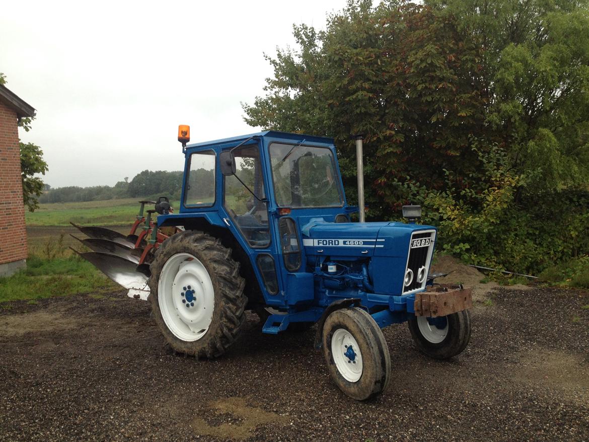 Ford 4600 (SOLGT) - Med trefuret Kvernland plov på  billede 16