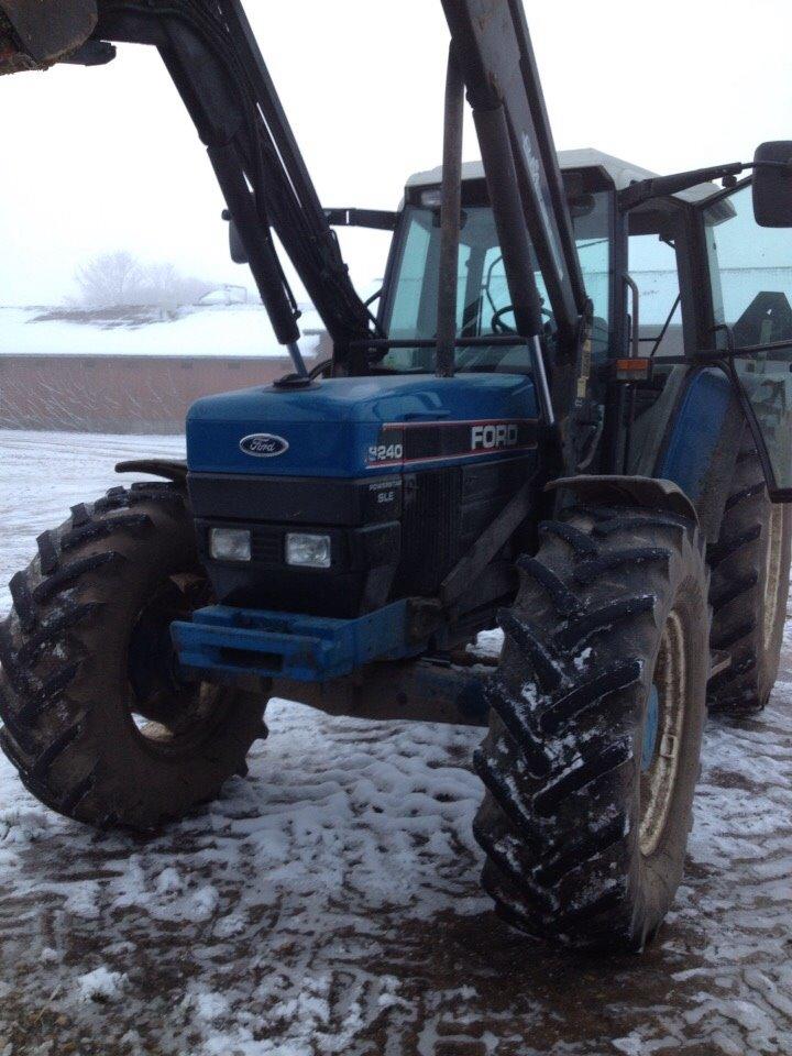 Ford Ford New  Holland 8240 billede 2