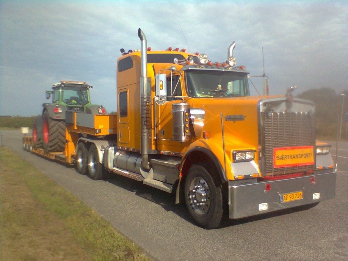 Fendt 933 - moter olie kølern var sprunget så den blev hentet af dansk autohjælp billede 24