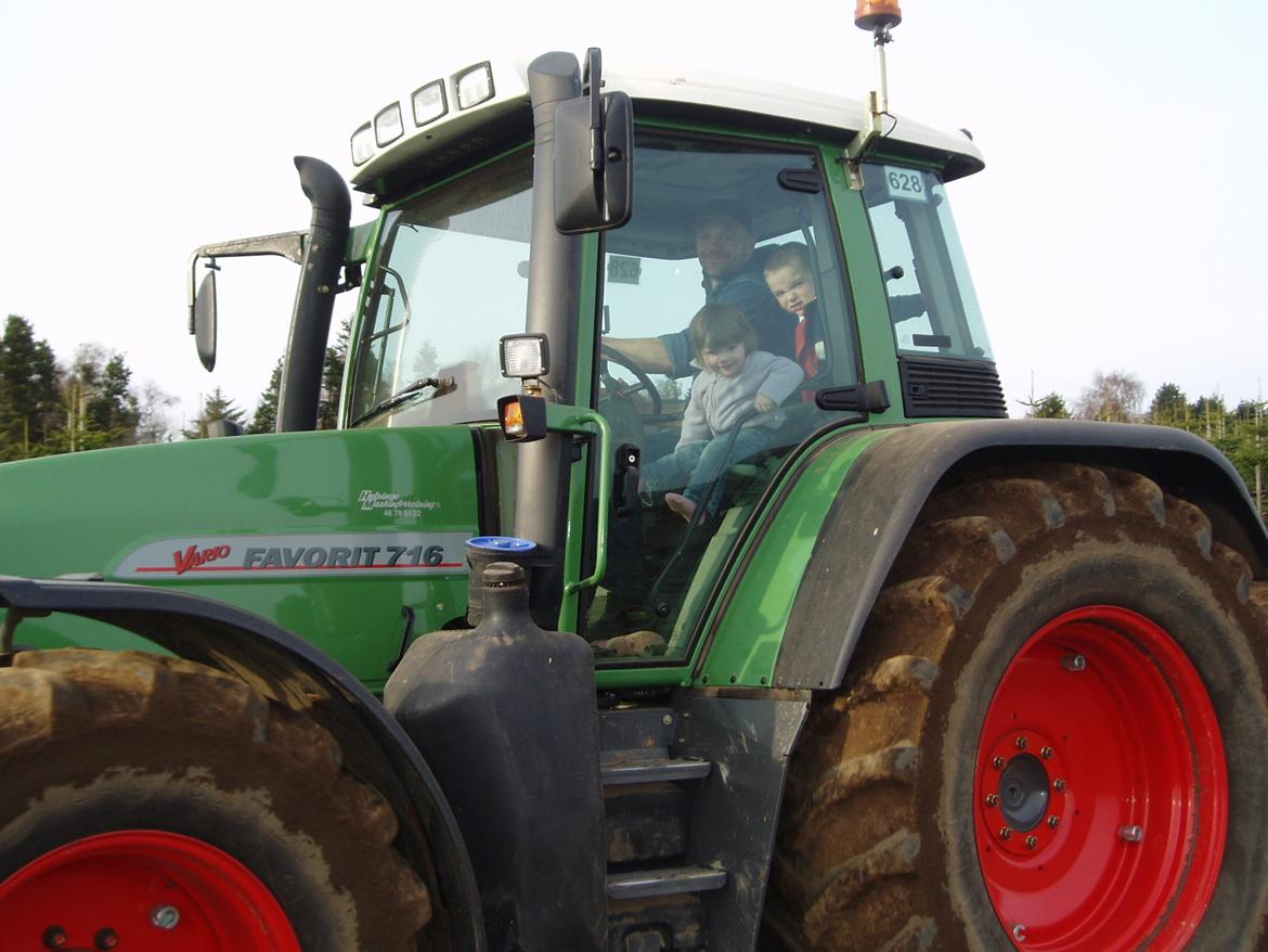 Fendt 716 - den var ude og pløje billede 1