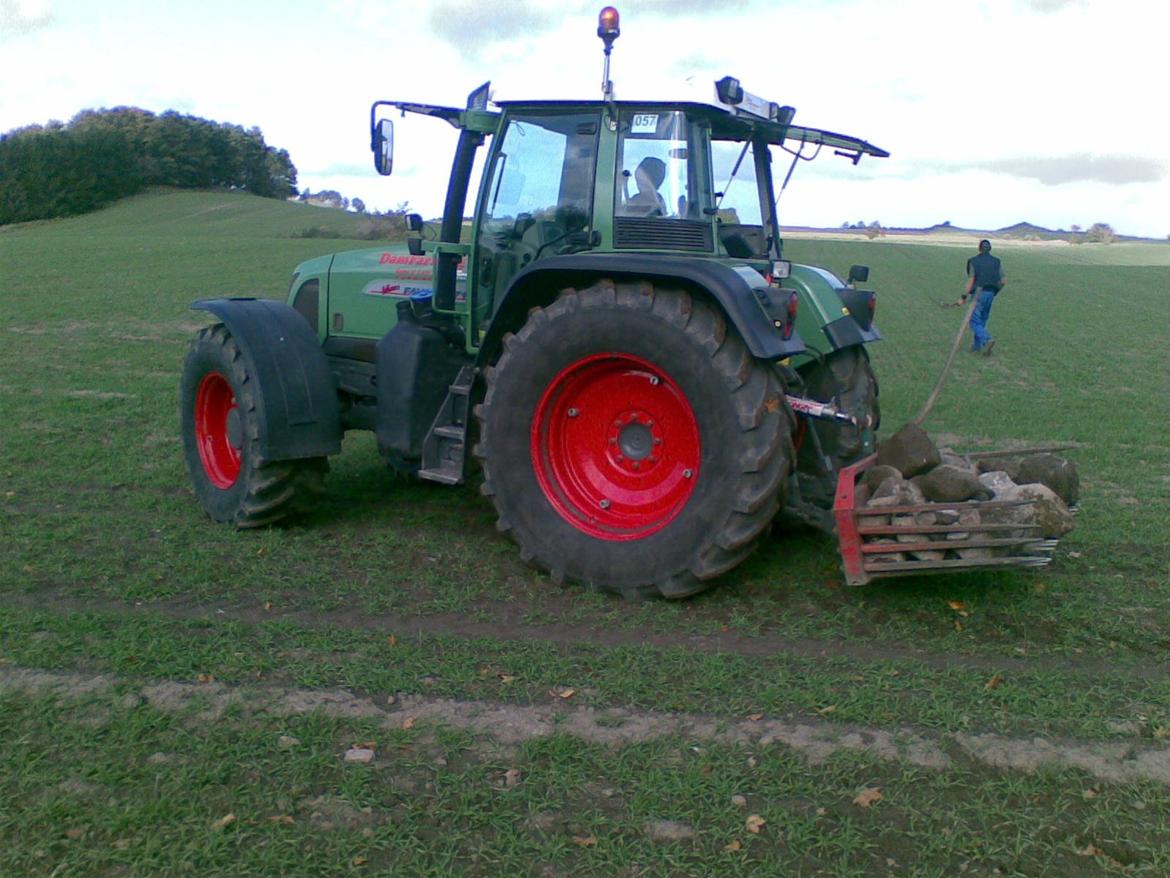 Fendt 716 - samler sten billede 12