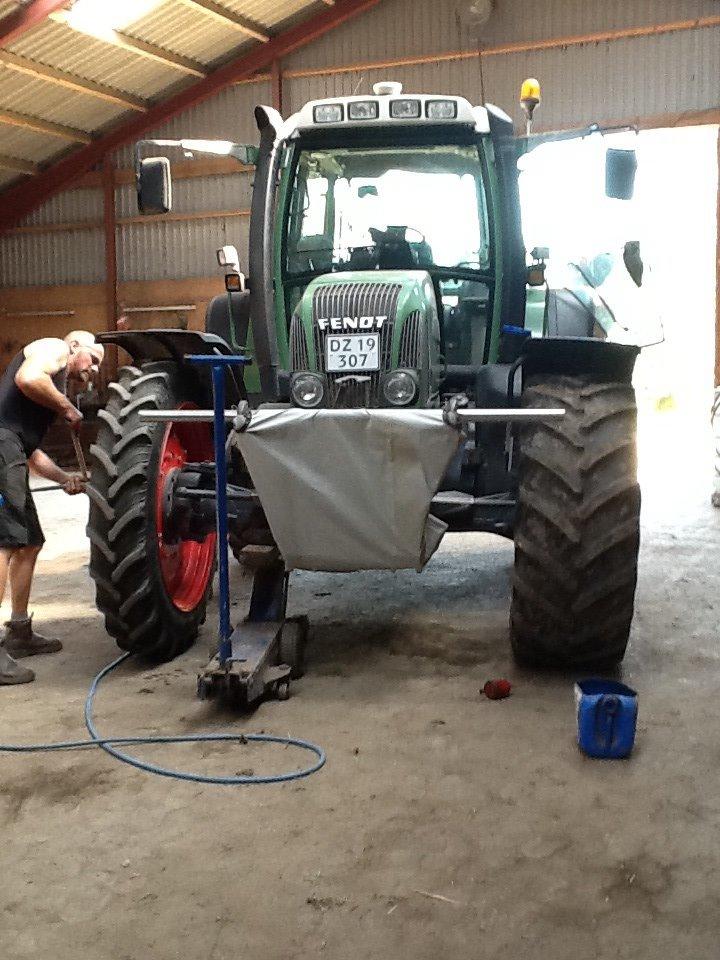 Fendt 716 - så kommer de brede hjul på billede 9