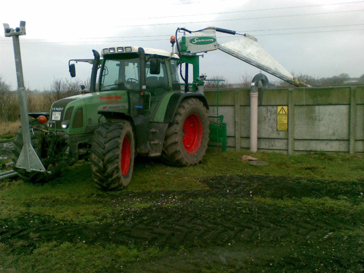 Fendt 716 - da vi rørte gylle op  billede 23