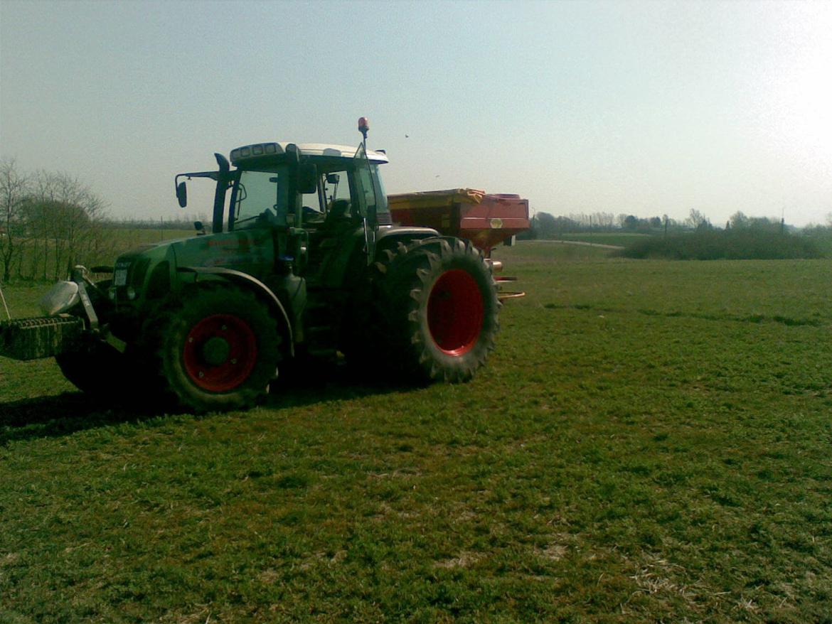 Fendt 716 - køre gødning ud  billede 24