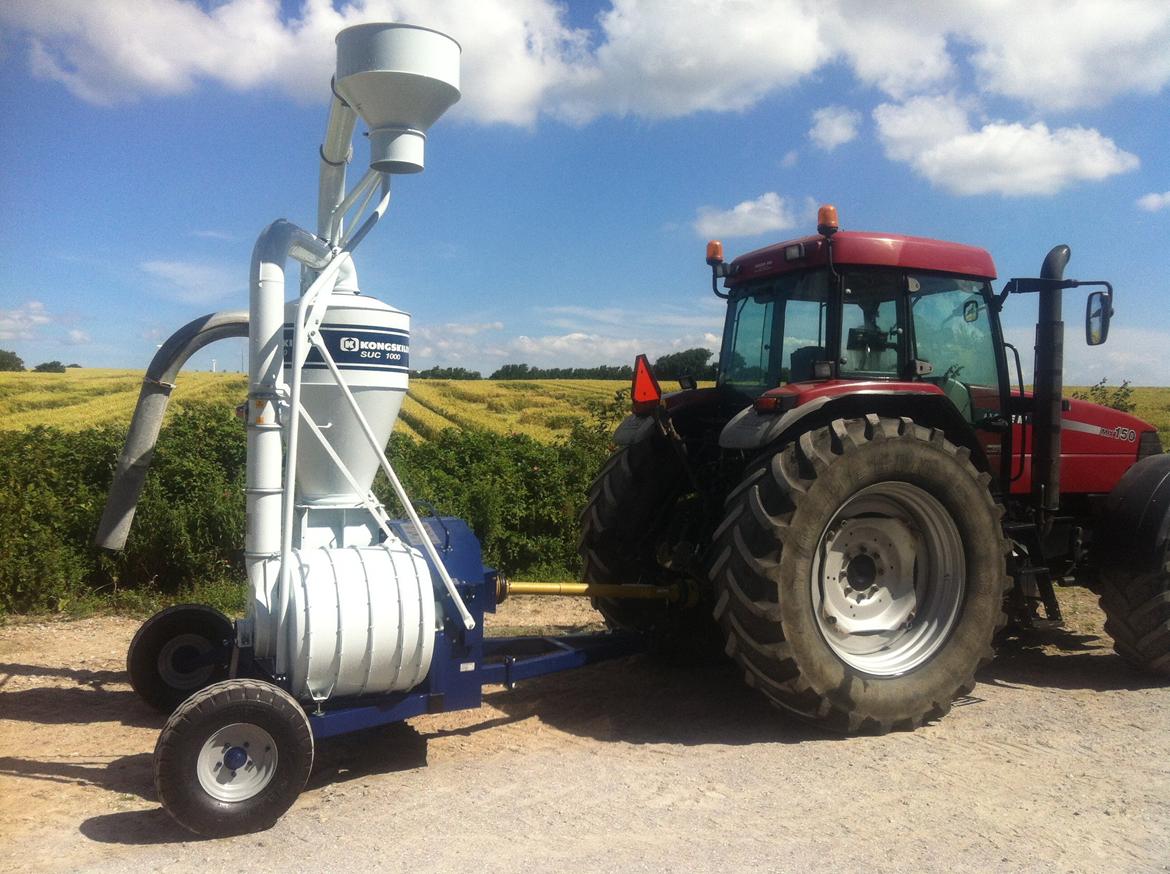 Case IH Mx 150 - Selv om den har 192 hk, er den stadig på arbejde, når den står med kornsigeren.  billede 2