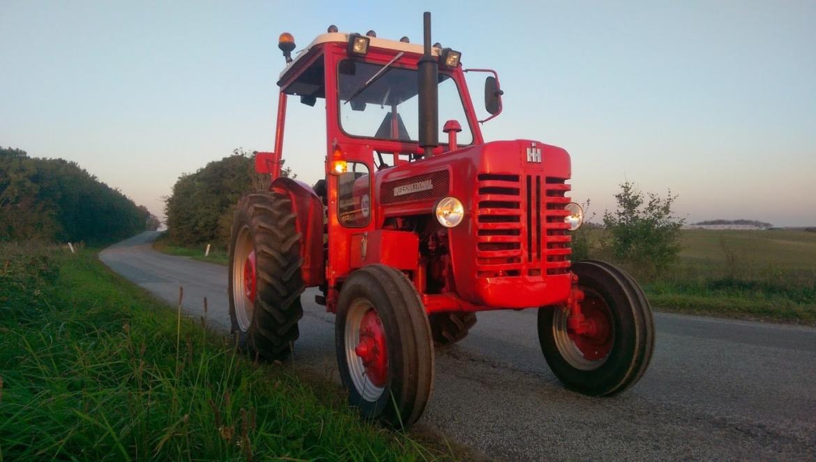 International Harvester B-275 - Aftentur hjem fra arbejde  billede 18