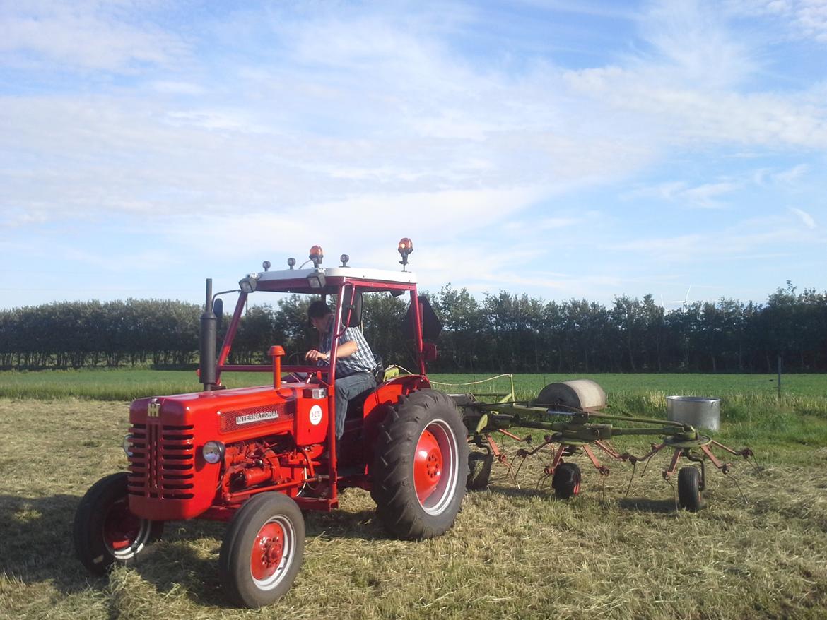 International Harvester B-275 - Fatter prøver lige vidunderet!  billede 9