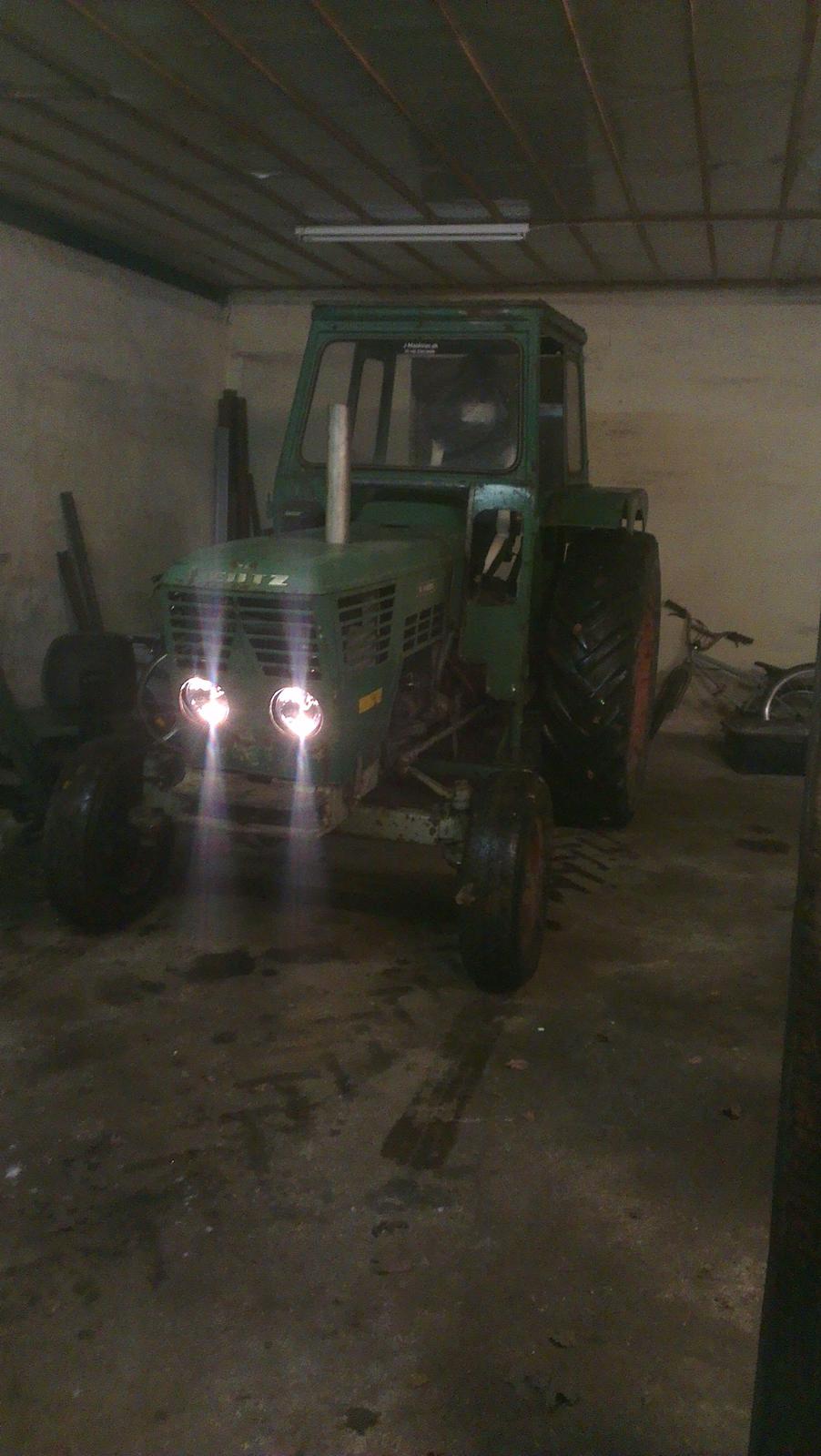 Deutz-Fahr D6006 - Nye forlygter da de gamle faldt ud  billede 4