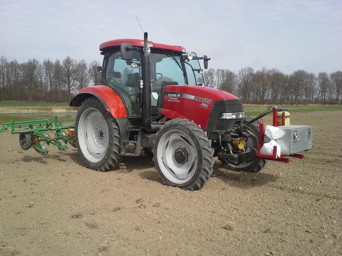 Case IH Maxxum MXU 135 Pro - Såning af hybridspinat. En stille og rolig opgave billede 14