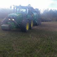 John Deere 8530