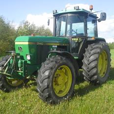 John Deere 3140