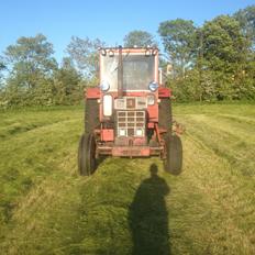 International Harvester 946